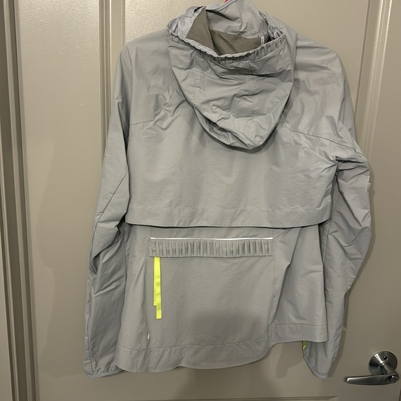 Lululemon Like New Wind Breaker - Picture 4 of 6